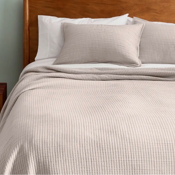 Quince Organic Ribbed Cotton Coverlet- Queen - Picture 2 of 3